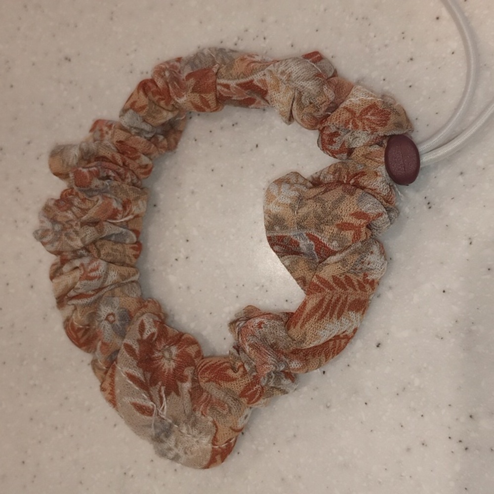 1 mother's day hair tie 🤎